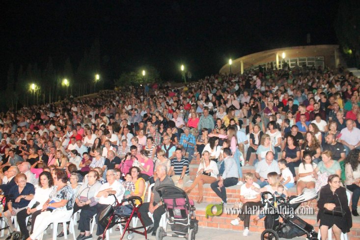 Les festes patronals d'Almenara comencen amb la presentació dels festers i festeres