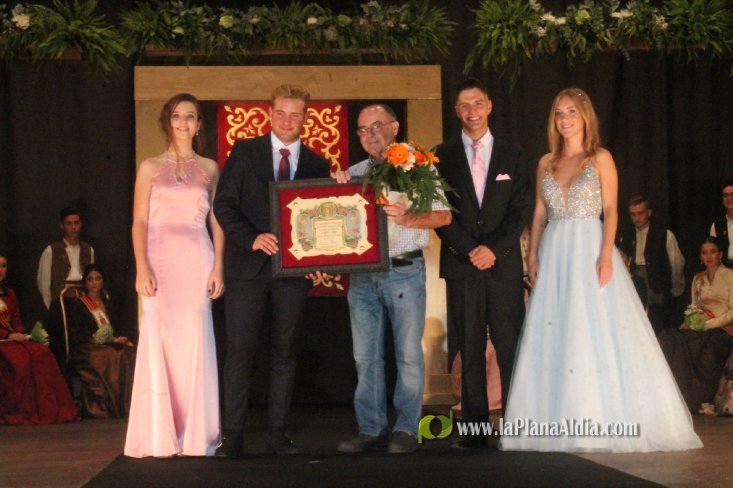 Les festes patronals d'Almenara comencen amb la presentació dels festers i festeres