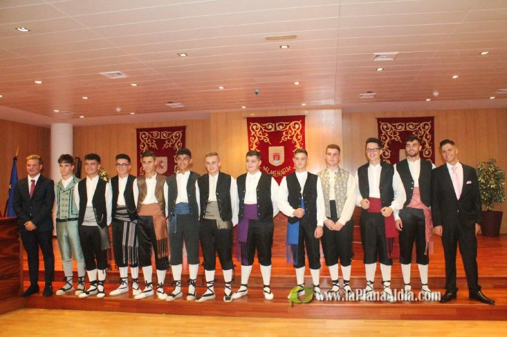 Les festes patronals d'Almenara comencen amb la presentació dels festers i festeres