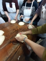 Les forcallanes pasten coquetes i rotlletes per a Sant Antoni