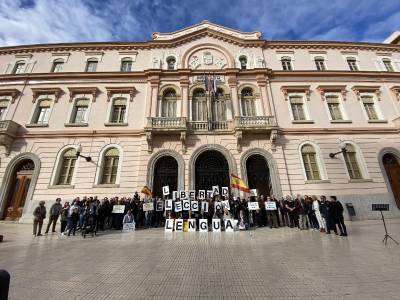 VOX Castelln se suma a la concentracin de Hablamos Espaol contra la Ley del Timolingismo