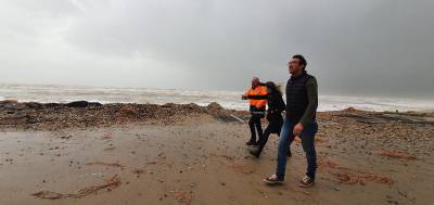 El temporal destroza el paseo martimo de Morro de Gos de Oropesa del Mar y daa comercios y cmpings