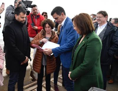 La alcaldesa de Almenara pide al Presidente del Gobierno la agilizacin de la construccin de las escolleras en la Playa Casablanca