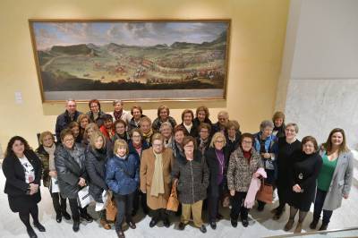 L'Associaci d'Ames de casa visiten les Corts Valencianes