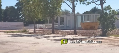 Els barracons de l'IES Jaume I comencen a ocupar el solar del vell IES Llombai