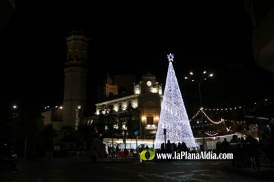 Burriana 'enciende la Navidad' pero se olvida del Campanario en su 75 aniversario