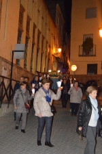 Cientos de feligreses salen por el casco antiguo a la procesión de las Antorchas de la Virgen de Lourdes