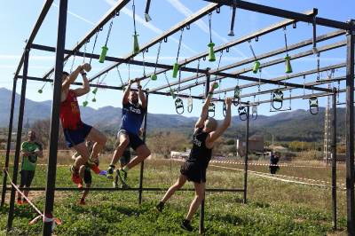 Ms de 800 deportistas han competido en la primera carrera de obstculos de 'Unbroken Race 2020'