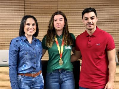 Gal recibe a Aitana Safont tras el oro en el Campeonato de Espaa