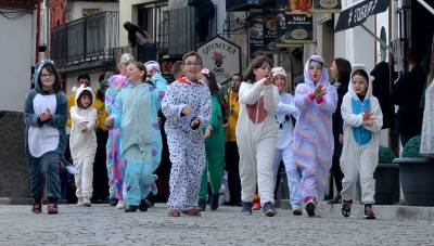 El Carnestoltes concentra ms de 2.000 persones pels carrers de Morella