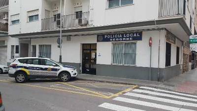 La Policía Local realiza dos denuncias a personas por no justificar su presencia en la vía pública y controla a cerca de 80 personas