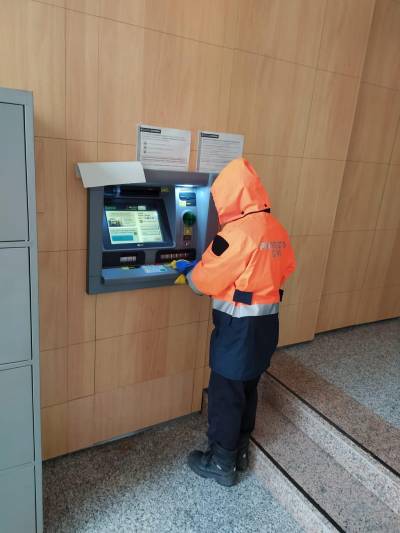 Almenara desinfecta contenedores, calles y espacios públicos