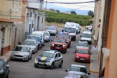 La Vilavella viu la desfilada dels vehicles de les forces de seguretat i emergncies