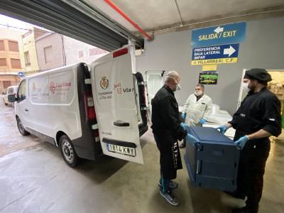 El Villarreal CF prepara 200 comidas para personas necesitadas en el Estadio de la Cerámica
