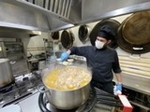 El Vila-real CF prepara 200 menjars per a persones necessitades en l'Estadi de la Ceràmica