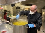 El Vila-real CF prepara 200 menjars per a persones necessitades en l'Estadi de la Ceràmica