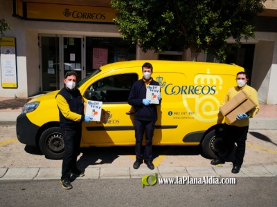 Correos reparte en Oropesa cerca de 700 libros y cuentos del Ayuntamiento para los escolares