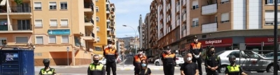 Policia Loca i Protecció Civil informen i reparteixen mascaretes