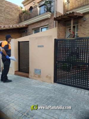 Almenara reparteix als escolars les còpies de les fitxes que envien els professors
