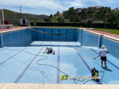 Les Coves de Vinromà ja treballa en el condicionament de la piscina municipal