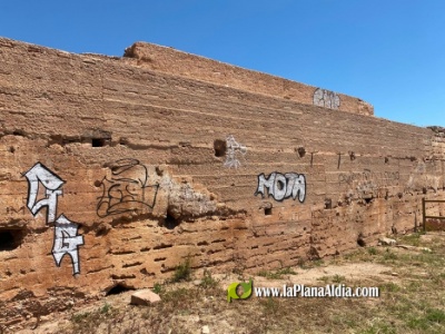 El Castillo de la Vilavella aparece lleno de pintadas y grafitis