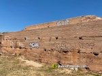 El Castell de la Vilavella apareix ple de pintades i grafitis