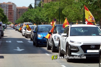 Vox rene a 500 coches en Castell en la manifestacin contra el Gobierno Central