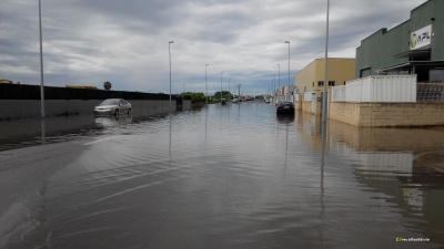 Una pequea tromba de agua vuelve a dejar en evidencia la falta de mantenimiento en la va pblica