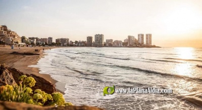 Oropesa del Mar renueva sus 4 playas con Bandera Azul y una para el Puerto Deportivo