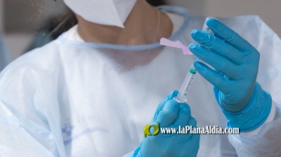 El COMCAS presenta un contencioso para que Sanidad empiece a vacunar a los médicos de la privada