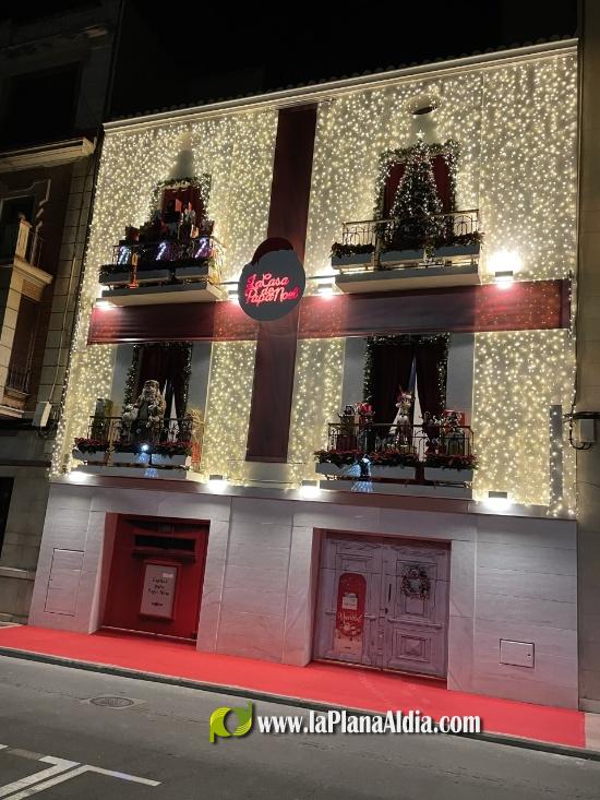 La Casa de Pap? Noel i Satine encenen el Nadal a Burriana