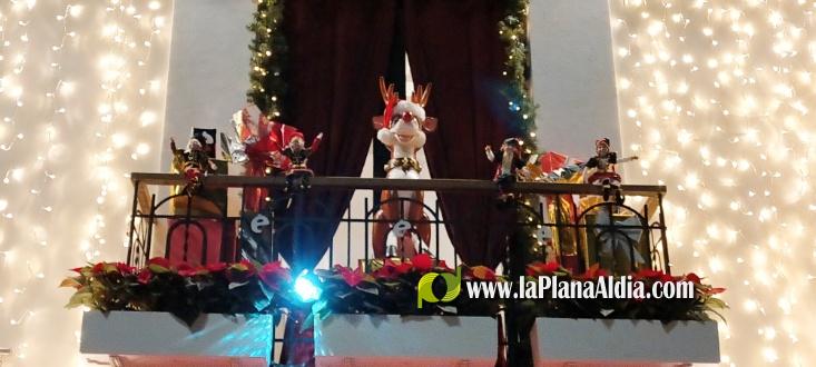 La Casa de Pap? Noel i Satine encenen el Nadal a Burriana