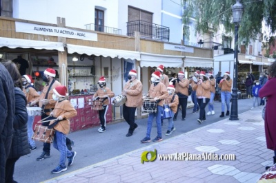 Oropesa del Mar despide la XV edición de su Mercat de Nadal al ritmo de la dolçaina y el tabal