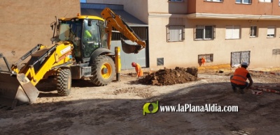 En marxa les obres per a la creació d'una zona verda amb un parc infantil al carrer Camí Nord