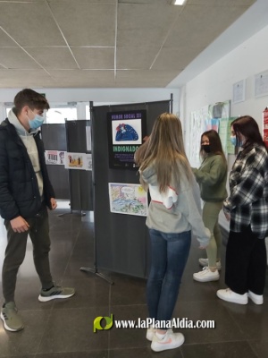 La crtica y el humor invaden el institut Torre del Rei dOrpesa con la exposicin Indignados