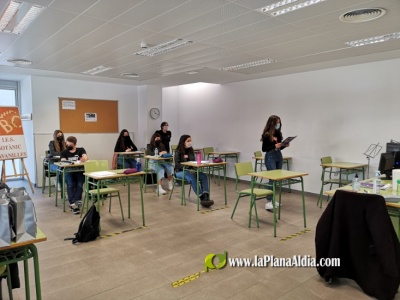 Los tres institutos de la Vall d'Uix participan en la Lliga Universitaria de Debat