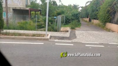 El Ayuntamiento devuelve el aval de la carretera del Grao pero siguen los parches en el suelo