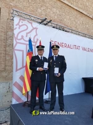 Ramón Martínez recibe la medalla de plata al mérito policial