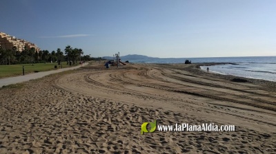 El Ayuntamiento de Oropesa del Mar finaliza los trabajos de acondicionamiento de la playa de Amplries