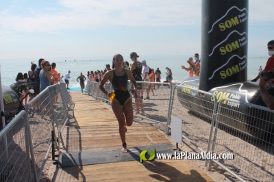 Pilar Abella gana la X Travessia nadant de la Platja d'Almenara