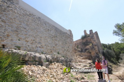 La muralla del Albacar del castillo de Xivert luce como nueva gracias a una inversin de 40 mil euros de la Diputacin