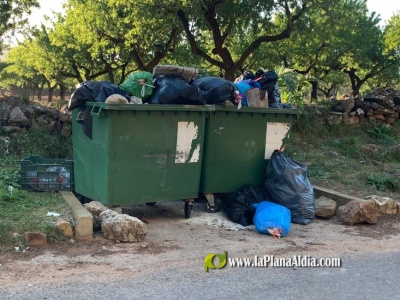 PP: 'El PSOE promueve talleres de reciclaje en Cabanes mientras rebosan los contenedores'