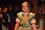 Mar?a Olivas Vidal  ja llueix la banda que la acredita com a Reina Fallera infantil de Burriana 2023