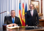 El president de la Diputaci?, Jos? Mart?, rep al primer ministre de Romania, Nicolae Ciucă, en una trobada amb associacions romaneses de Castell?