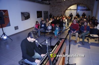 Joan Villalonga deslumbra en la primera sesin de 'Capvespres Musicals d'Autor/a' de Vilafams