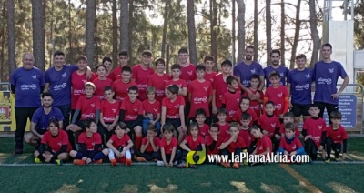 50 xiquets participen al campus de futbol de Nadal d'Almenara