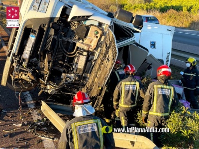 Fallece un hombre en un accidente camión en la AP-7 en Nules