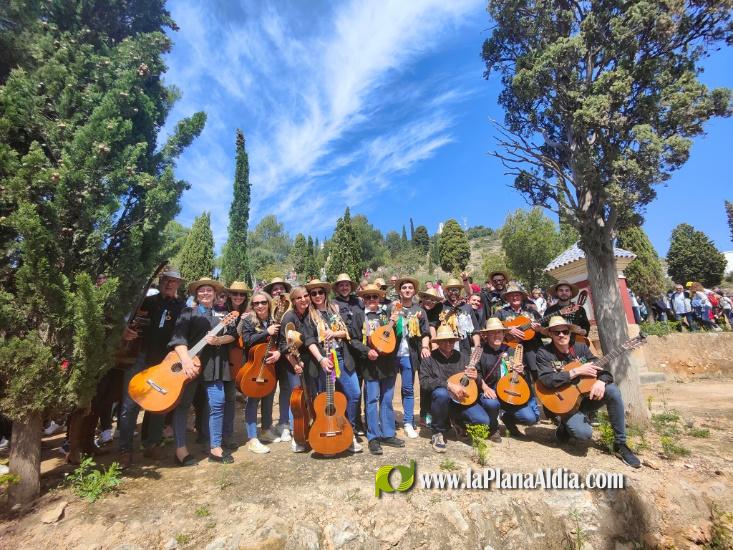 Multitudinaria Festa del Rotllo de Alcora con la tradici?n por la ma?ana y la marcha por la tarde 