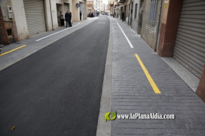 ¿Qué significan las rayas sobre la acera del Camí Valencia?