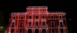 Un espectáculo de videomapping sobre la fachada de Les Aules homenajea los 200 años de la Diputación como colofón al Día de la Provincia